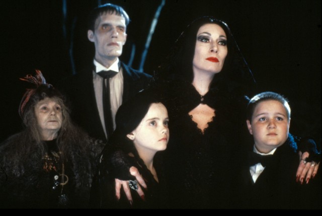 The-Addams-Family-anjelica-huston-33154085-1500-1010